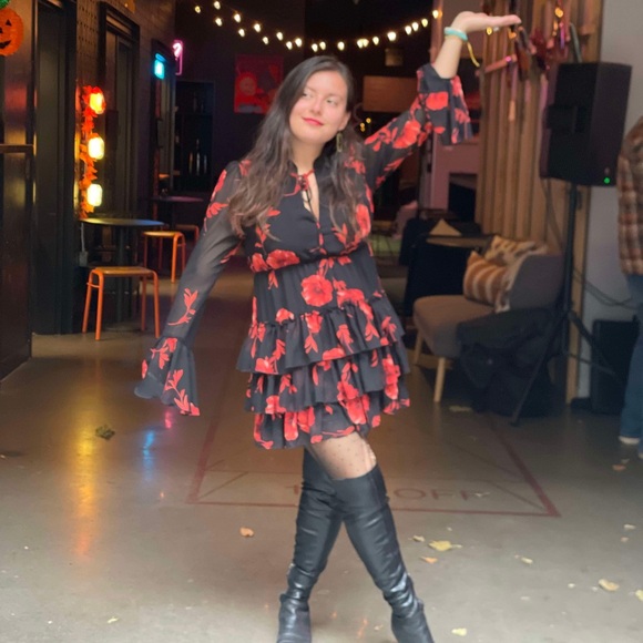 Meet your Posher, Elizabeth - Picture 3 of 16